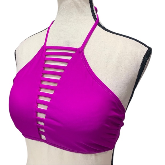 No Boundaries Juniors' Strappy Solid High-Neck Swim Top - Picture 3 of 11
